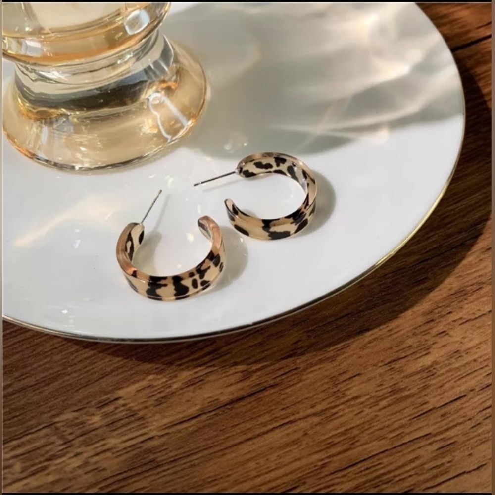 Small Leopard Print Hoops - Picture 4 of 6